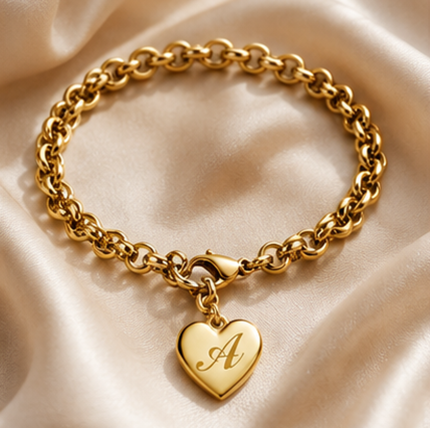 AMORE Charm - Dein Buchstabe. Dein Herzstück.