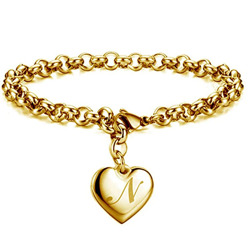 AMORE Charm - Dein Buchstabe. Dein Herzstück.