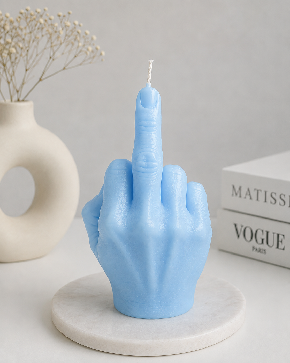 Handgefertigte Wachskerze im Mittelfinger-Style