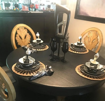 Achtung, heiß! "Verschütteter Kaffee"-Skulptur